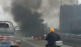 网友爆料摩托车视频播放,摩托车视频引热议